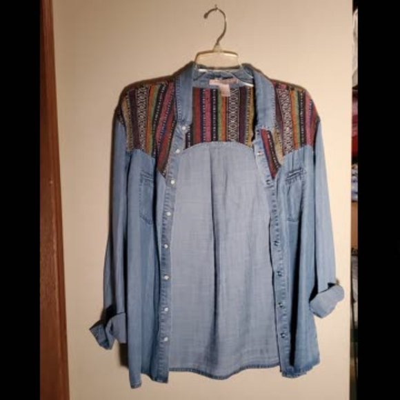 Funky chambray button down/ lightweight "shacket" - Picture 3 of 8